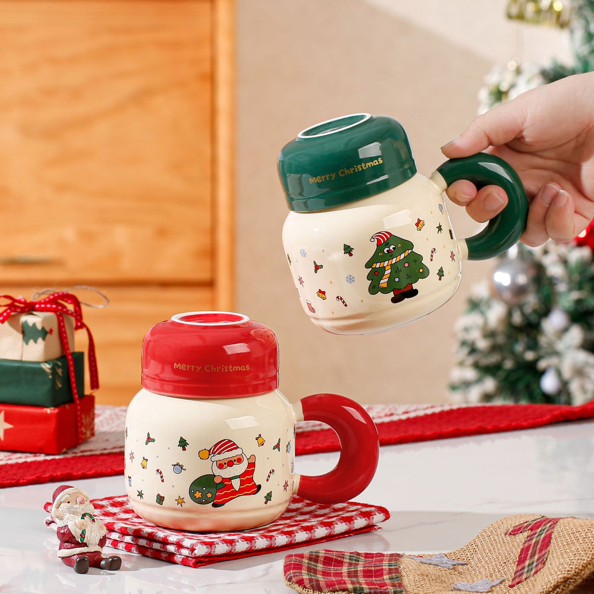 Santa Claus Ceramic Mug with Lid | Christmas Cocoa Cup Gift
